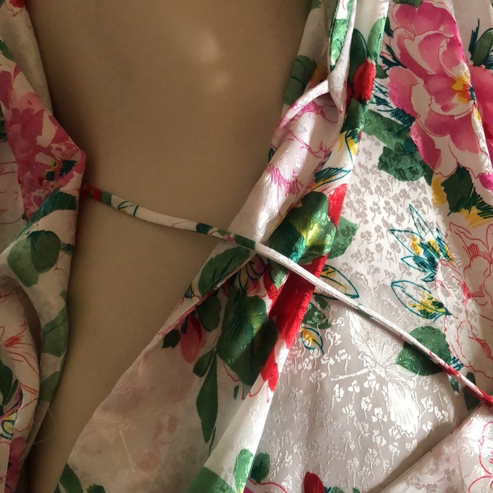 Woman’s rare Victorian floral VTG Gold label Victoria’s Secret lace bath robe - Picture 15 of 16